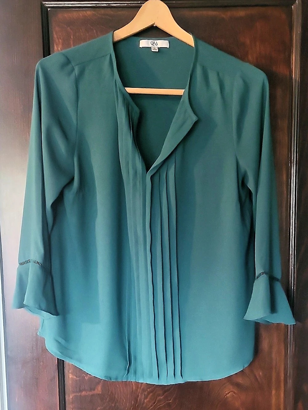 Q&A Pleated Blouse in Green Size Medium